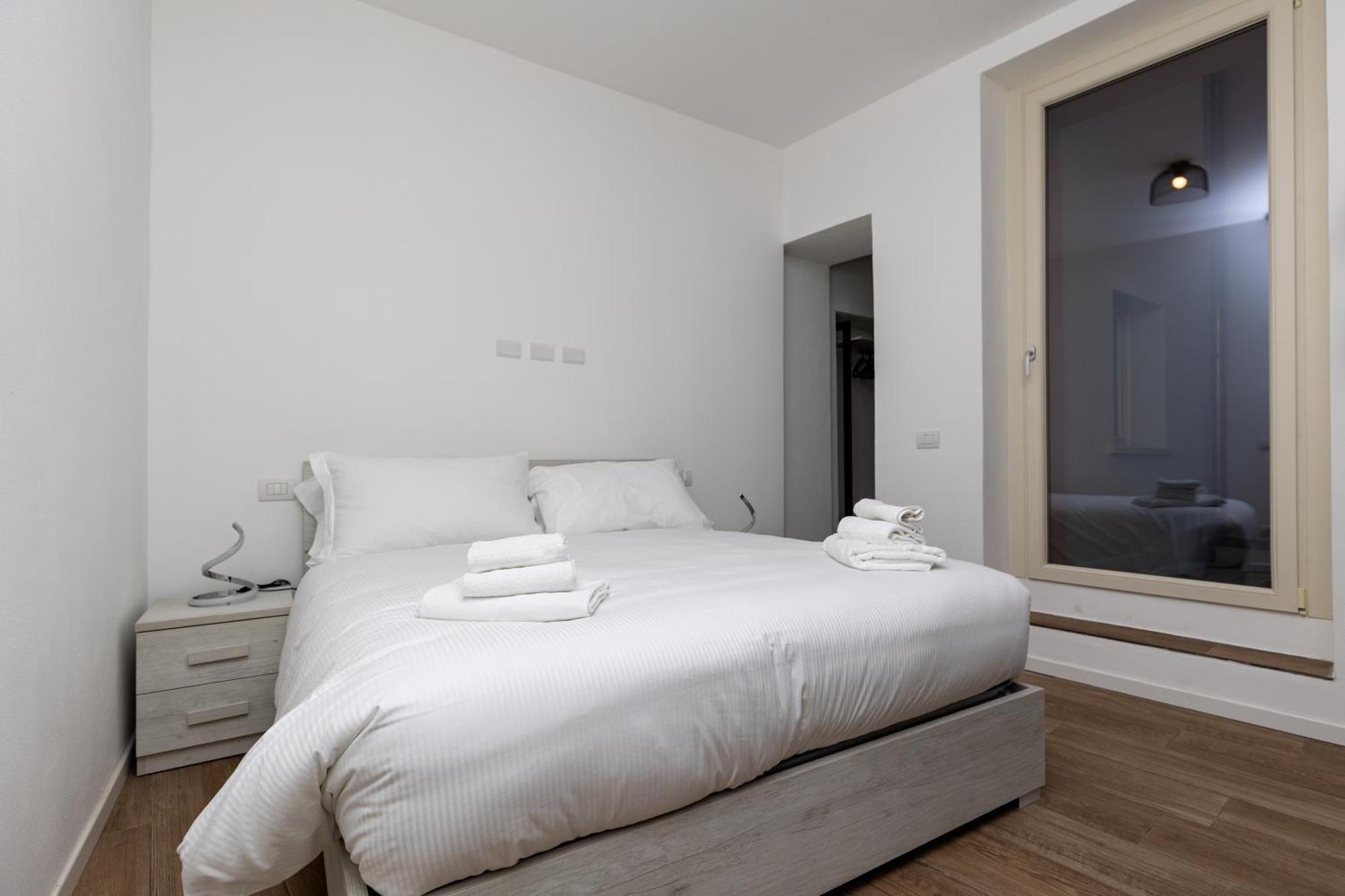 Piazza Del Lago Suites Menaggio Exterior photo