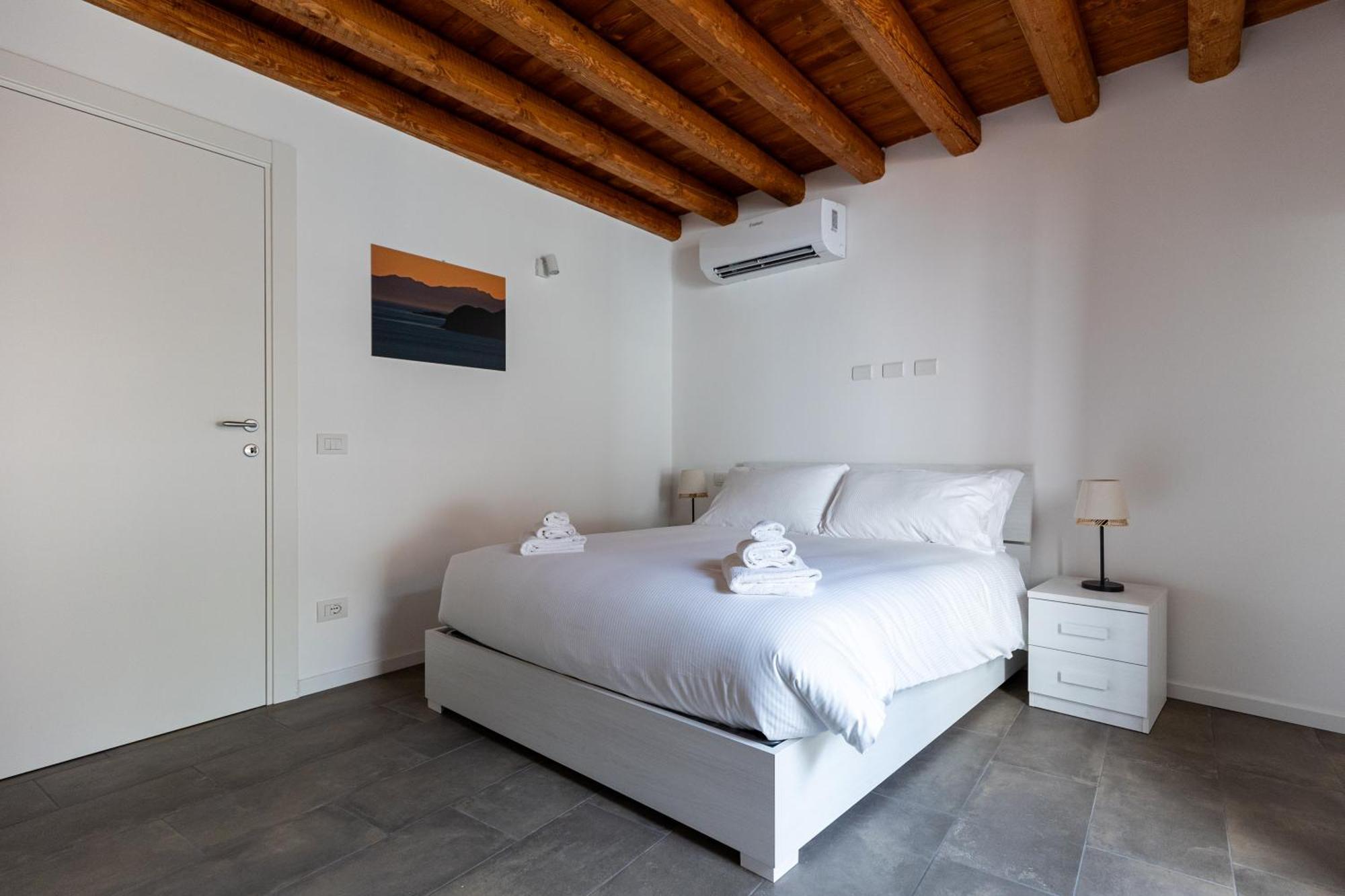 Piazza Del Lago Suites Menaggio Exterior photo