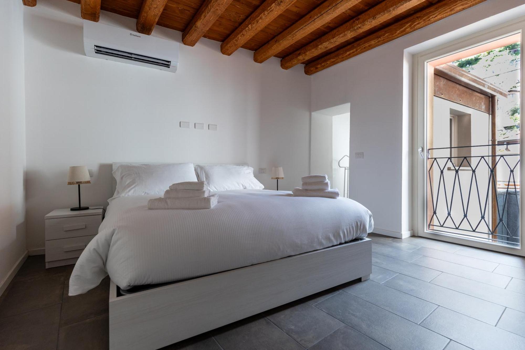 Piazza Del Lago Suites Menaggio Exterior photo
