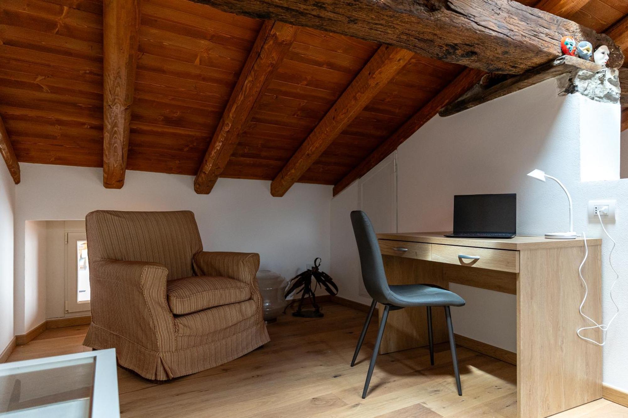Piazza Del Lago Suites Menaggio Exterior photo