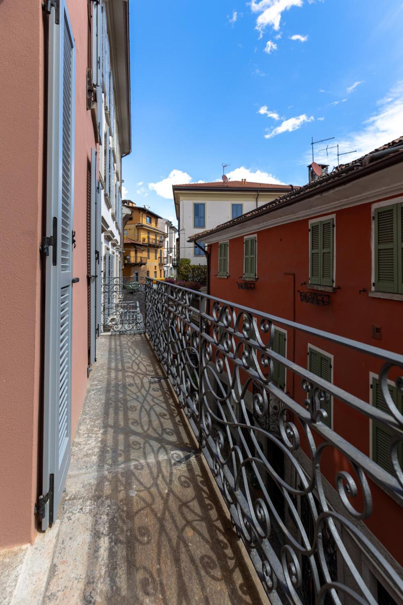 Piazza Del Lago Suites Menaggio Exterior photo